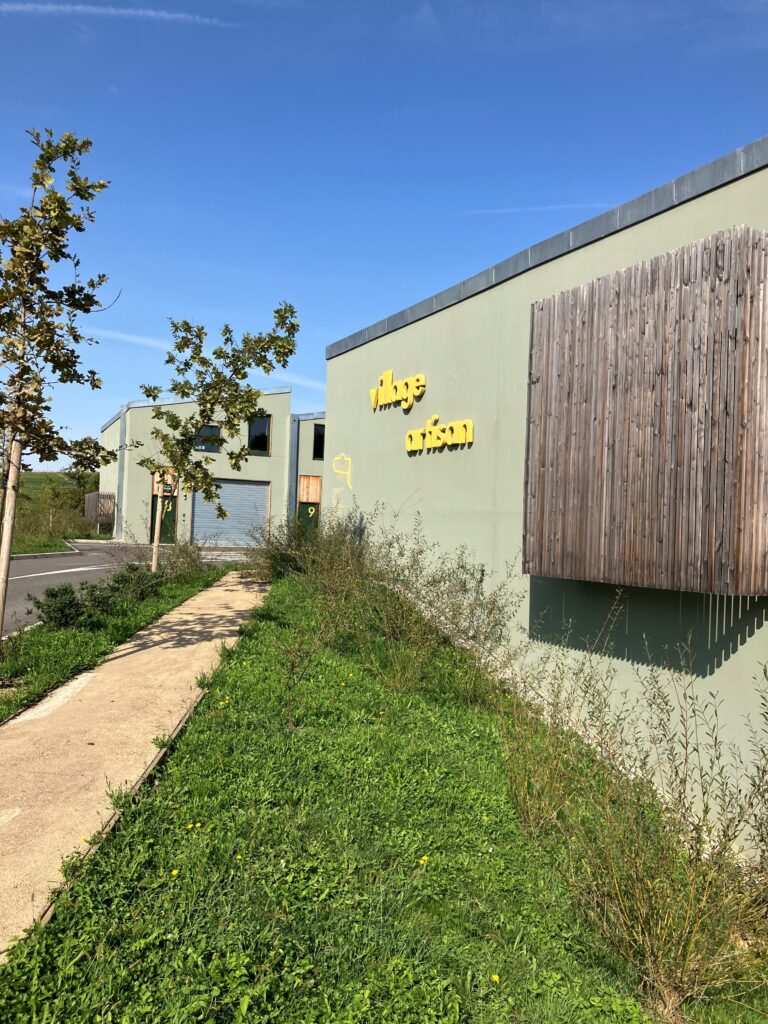 Ouvrir la photo de la Réalisation du Village Artisan au coeur de la ZAC Duboscoa II en grand
